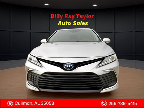 Used 2024 Toyota Camry XLE image 3