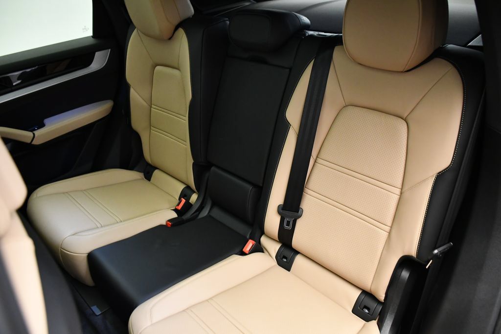 Certified 2025 Porsche Cayenne E-Hybrid Coupe AWD/4WD image 48