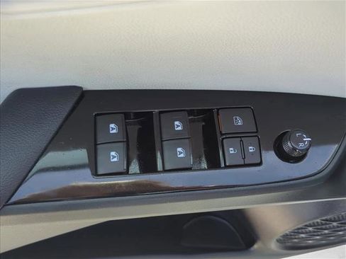 Certified 2018 Toyota Prius Three FWD image 11