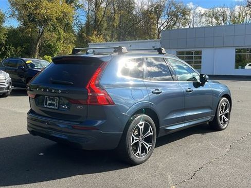 Used 2022 Volvo XC60 B5 Momentum w/ Climate Package image 6