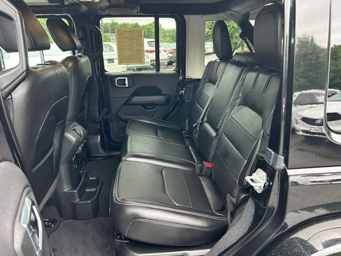 Used 2022 Jeep Wrangler Unlimited Sahara w/ Cold Weather Group AWD/4WD image 19