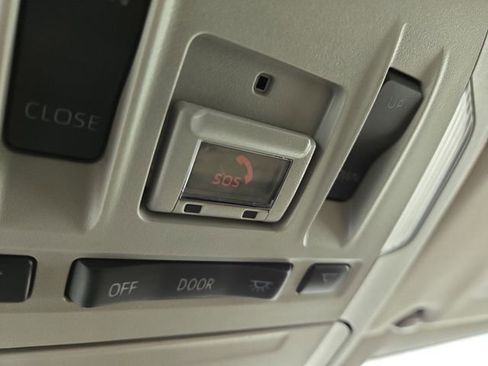 Used 2022 Toyota Highlander XLE AWD/4WD image 28
