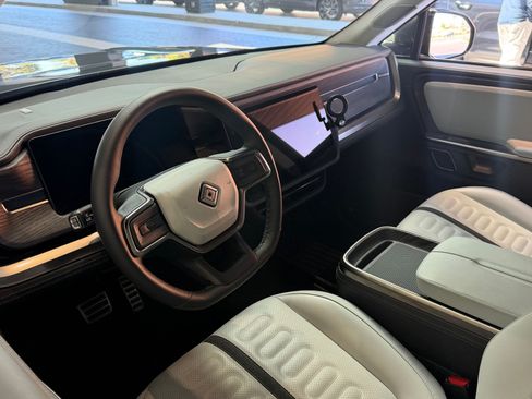 Used 2024 Rivian R1S Adventure Dual AWD/4WD image 3