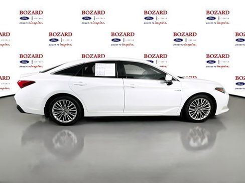Used 2020 Toyota Avalon Limited image 9