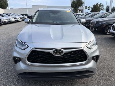 Used 2023 Toyota Highlander FWD image 6