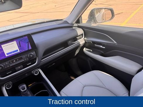 Used 2024 Toyota Grand Highlander AWD image 17