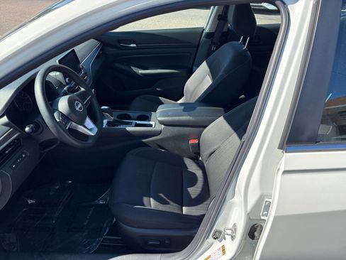 Used 2025 Nissan Altima 2.5 SV FWD image 27