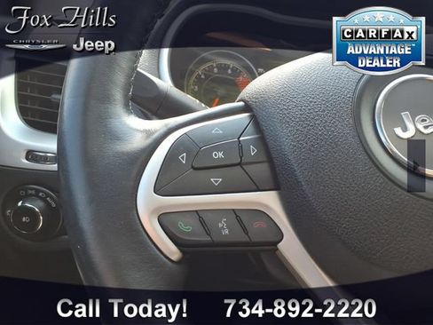 Used 2016 Jeep Cherokee Trailhawk w/ Comfort/Convenience Group AWD/4WD image 17