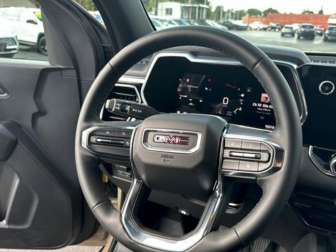 Used 2024 GMC Canyon Elevation w/ Elevation Premium Package AWD/4WD image 11