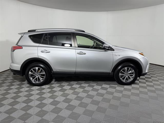 Used 2016 Toyota RAV4 XLE AWD/4WD image 4