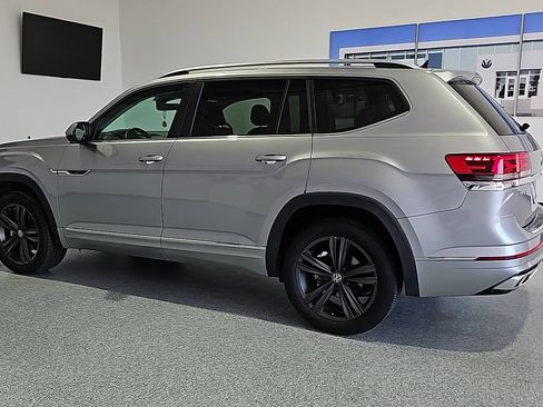 Certified 2022 Volkswagen Atlas SEL R-Line AWD/4WD image 6