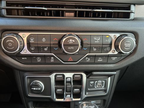 New 2025 Jeep Wrangler Sport S image 24