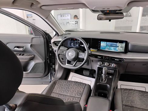 Used 2025 Nissan Kicks SV w/ SV Premium Package FWD image 39