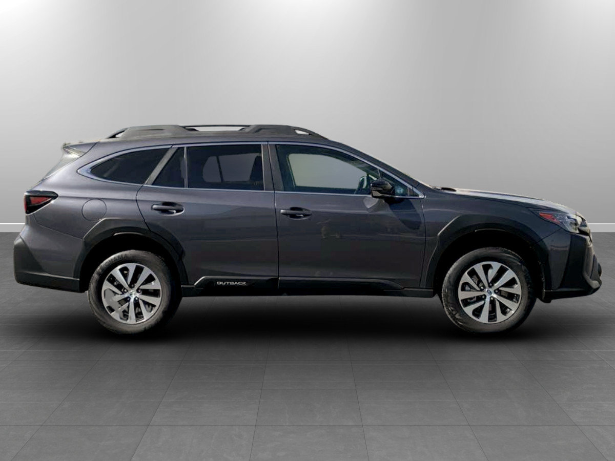 Used 2025 Subaru Outback Premium AWD/4WD image 8