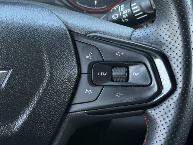 Used 2025 Chevrolet Trax RS w/ Sunroof Package FWD image 19