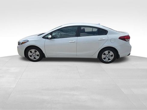 Used 2017 Kia Forte LX w/ LX Popular Package FWD image 4