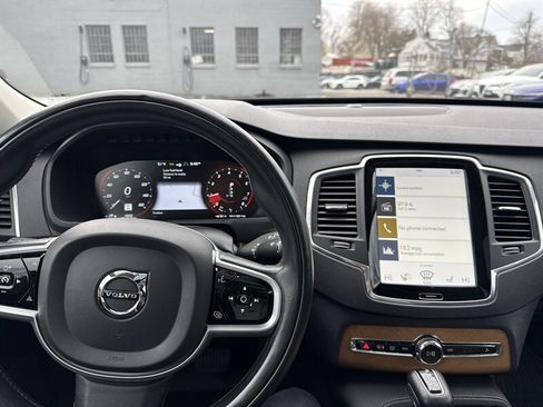 Used 2021 Volvo XC90 T6 Momentum w/ Climate Package image 10