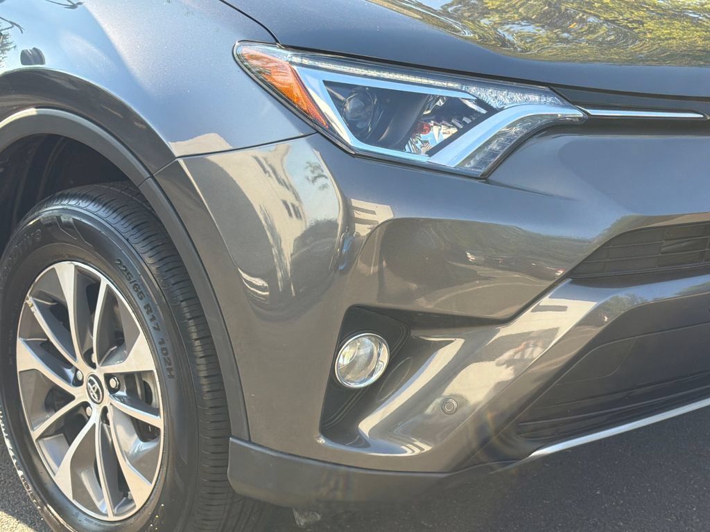 Used 2017 Toyota RAV4 XLE w/ Convenience Package AWD/4WD image 10