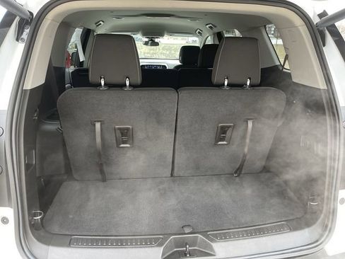 Used 2023 GMC Acadia SLE w/ Driver Convenience Package image 23