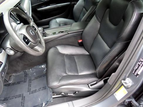 Used 2017 Volvo S90 T6 Momentum w/ Vision Package image 6