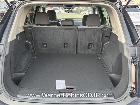 Used 2023 Nissan Rogue SV image 11