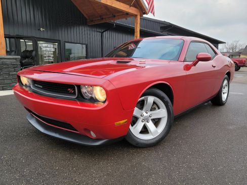 Used 2013 Dodge Challenger R/T image 1
