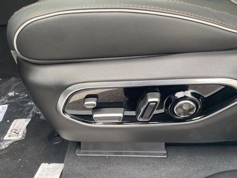 New 2025 Jeep Grand Cherokee L Summit image 17