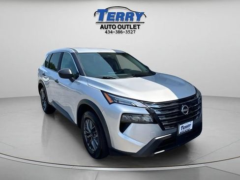 Used 2024 Nissan Rogue S FWD image 2
