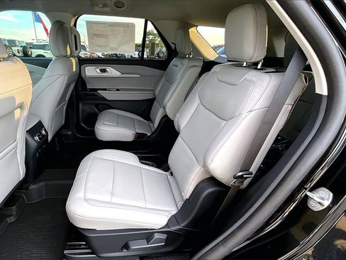 New 2025 Ford Explorer Active w/ Active Comfort Package image 22