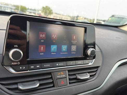 Used 2024 Nissan Altima 2.5 S FWD image 24