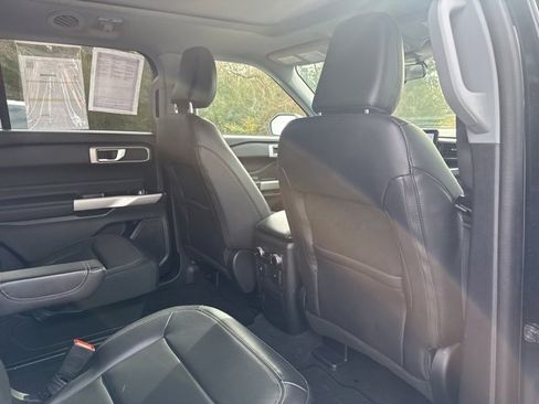Certified 2022 Ford Explorer XLT w/ Equipment Group 202A image 23
