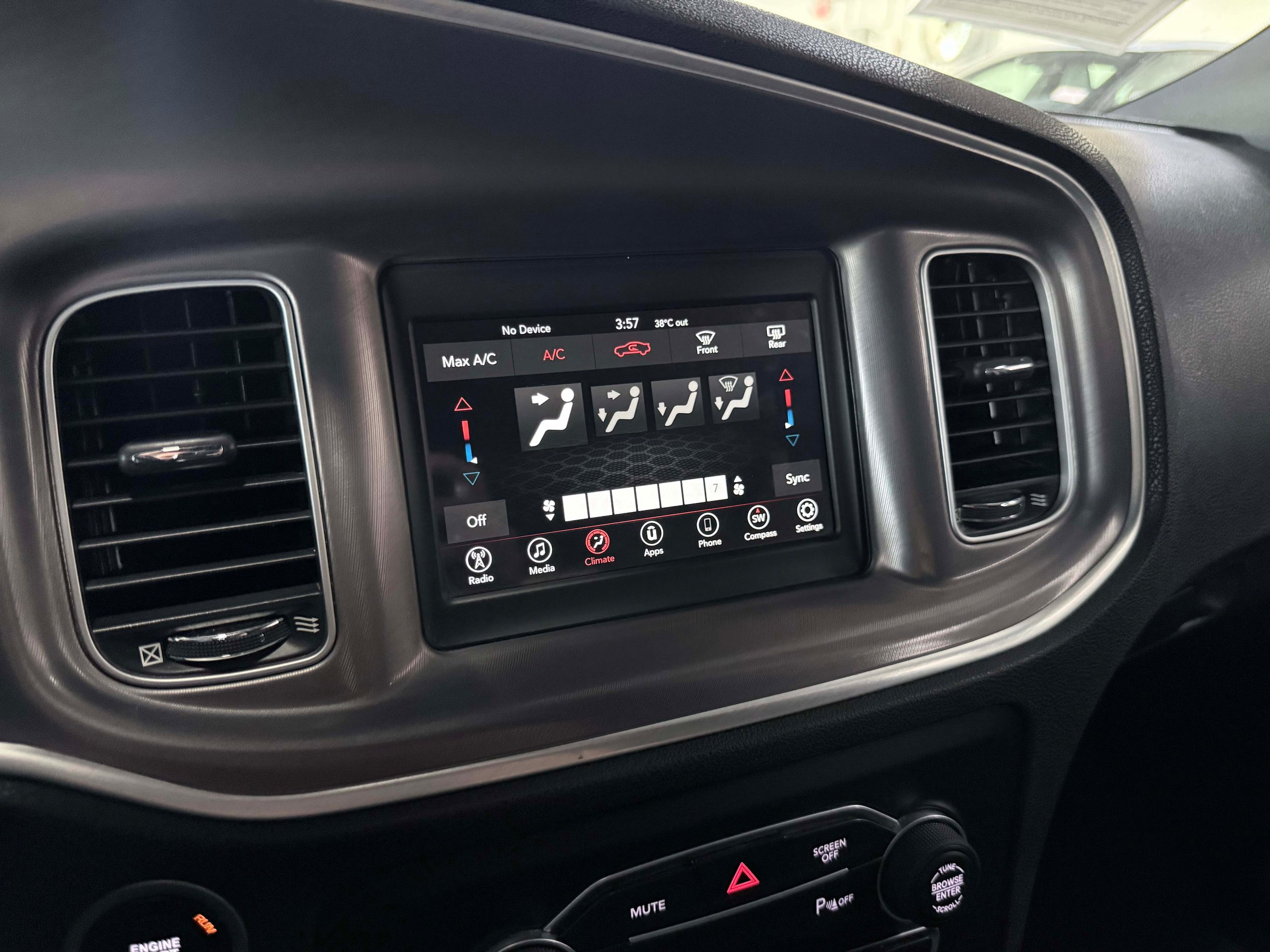 Used 2022 Dodge Charger SXT RWD image 19