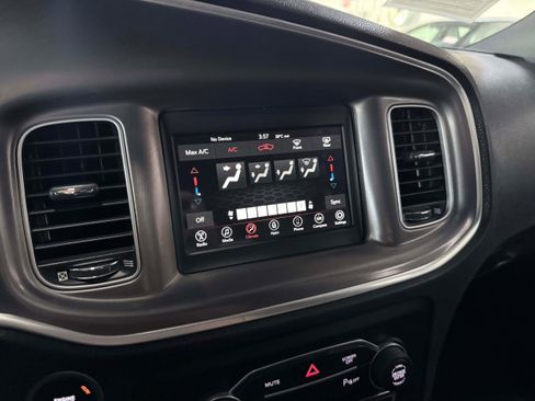 Used 2022 Dodge Charger SXT RWD image 19