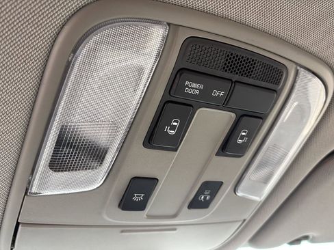 Used 2020 Kia Sedona LX image 22