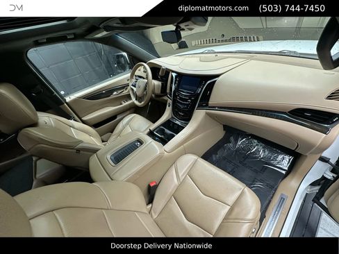 Used 2019 Cadillac Escalade ESV Platinum image 18