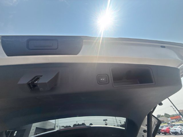 Used 2022 GMC Terrain SLE w/ Driver Convenience Package FWD image 11