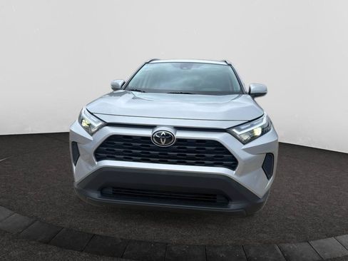 Used 2022 Toyota RAV4 XLE w/ Convenience Package FWD image 2