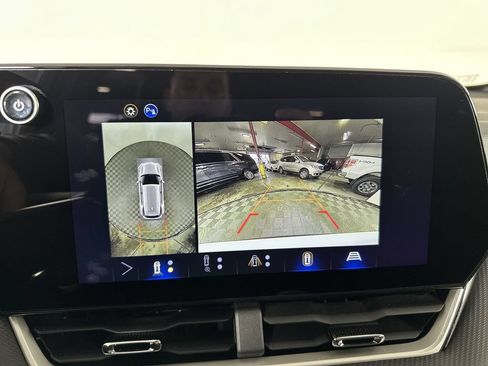 Used 2026 Chevrolet Equinox LT w/ Safety and Technology Package AWD/4WD image 17