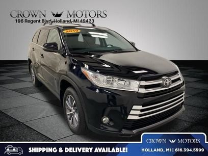 Used 2019 Toyota Highlander SE