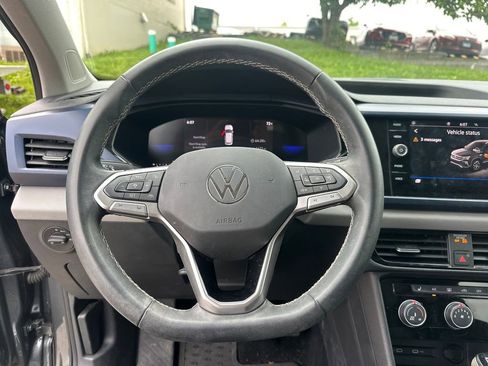 Used 2023 Volkswagen Taos SE w/ Panoramic Sunroof Package FWD image 15