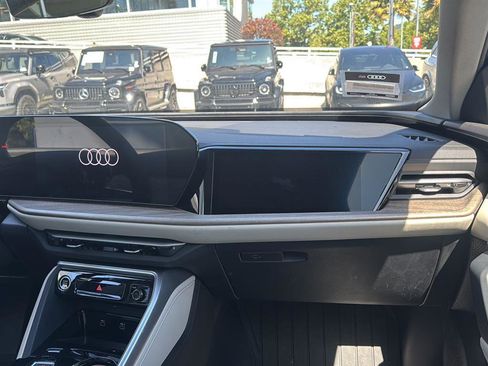 Used 2025 Audi Q5 Prestige AWD/4WD image 11