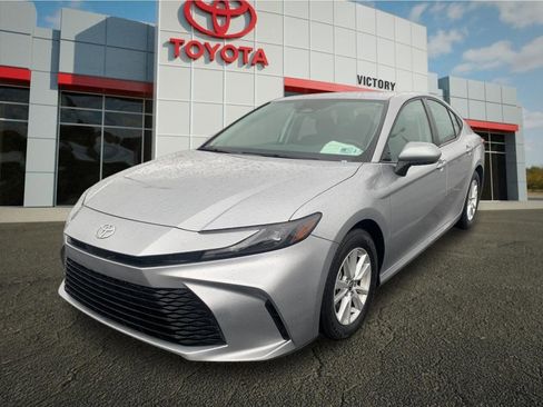Used 2025 Toyota Camry LE FWD image 7
