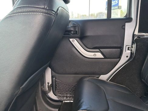 Used 2016 Jeep Wrangler Unlimited Rubicon image 53