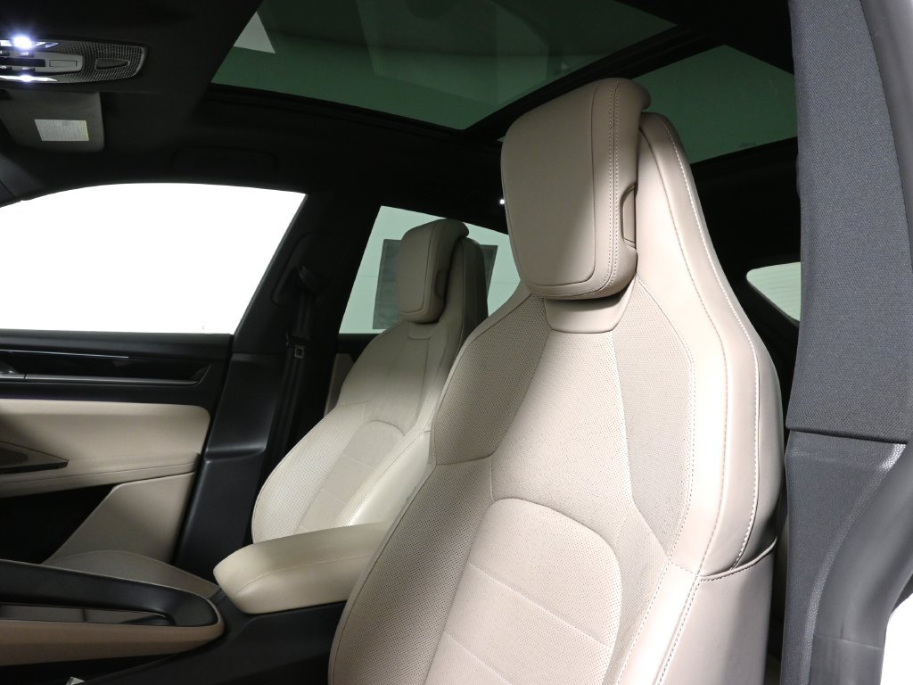 Used 2025 Porsche Macan 4S Electric AWD/4WD image 6