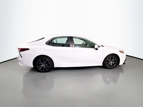 Used 2024 Toyota Camry SE FWD image 11