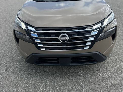 Used 2025 Nissan Rogue SV FWD image 17
