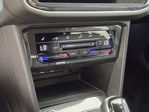 Used 2024 Volkswagen Tiguan SE R-Line image 33