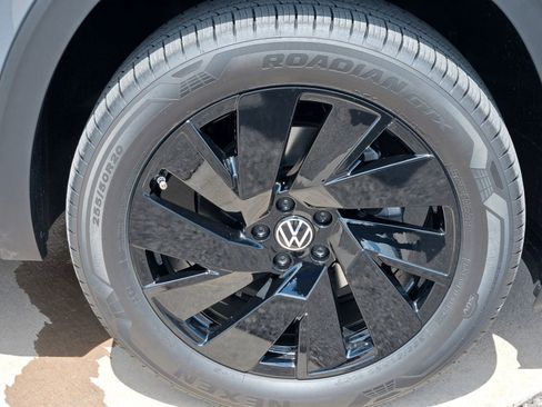 New 2026 Volkswagen Atlas Cross Sport SE FWD image 8
