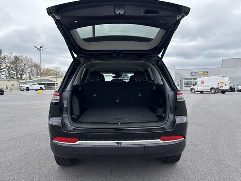 Used 2023 Jeep Grand Cherokee Limited AWD/4WD image 19