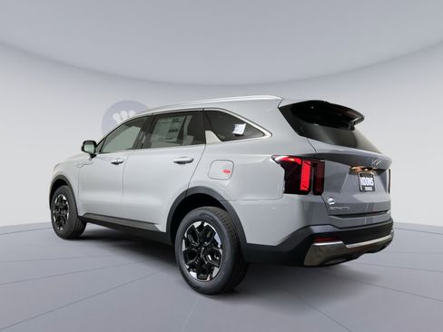 New 2026 Kia Sorento S image 4